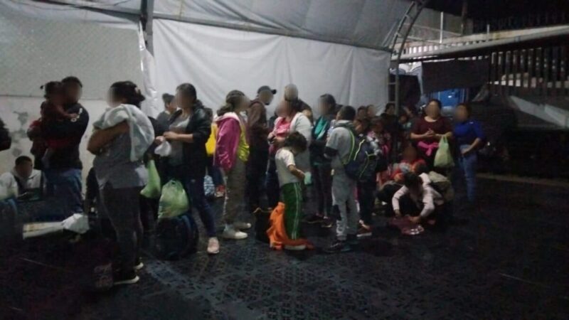 Rescatan en Veracruz a 143 personas extranjeras sin documentos migratorios.