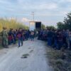 Rescatan a 82 inmigrantes abandonados en Chiapas.