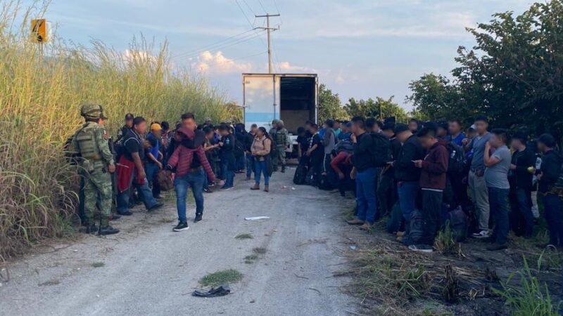Rescatan a 82 inmigrantes abandonados en Chiapas.