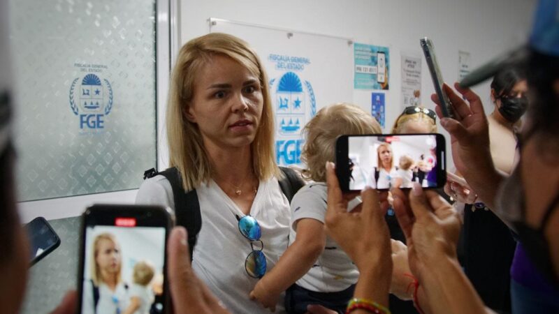 Entrega FGE Quintana Roo hijos sustraídos a su mamá extranjera.