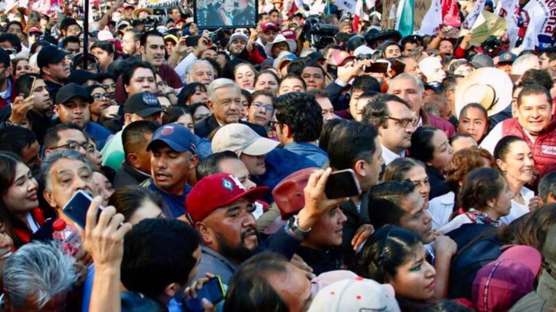 ‘Inunda’ calles de la CDMX la marcha del presidente AMLO.