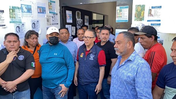 Protestan mototaxistas con bloqueo frente a la Fiscalía