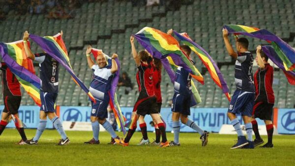 Crean en Francia oficina para ayudar a futbolistas a "salir del clóset"