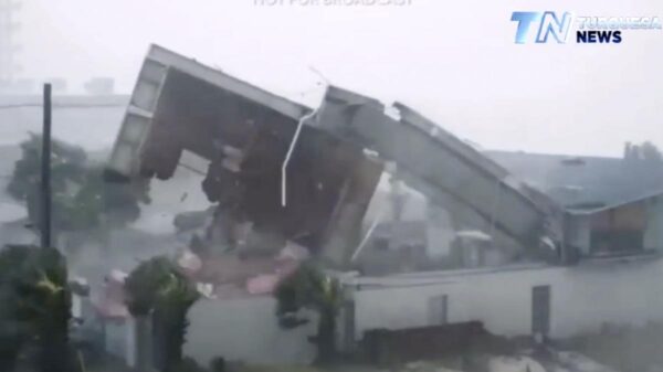 Golpea huracán "Lisa" con furia a Belice