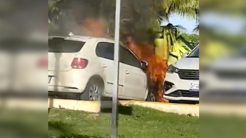 Se incendia automóvil en zona hotelera de Cancún