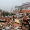 Sismo de 5.6 deja 56 muertos y más de 700 heridos en Indonesia
