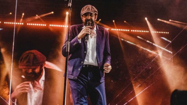 Juan Luis Guerra denuncia que el equipaje de su equipo fue robado en Bogotá