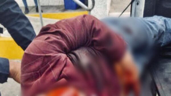 Propinan brutal golpiza a despechado asesino de adolescente