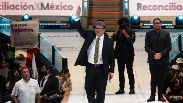 Negocia Monreal con PRIANRD y MC su candidatura en 2024, él lo niega