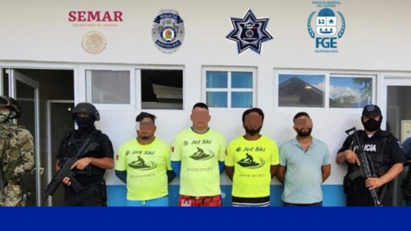 Detienen a grupo de narcotiradores en playa Xcalacoco de Playa del Carmen.