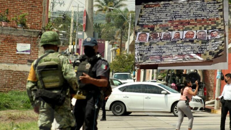 Carteles rivales "tapizan" Guanajuato con narcomantas