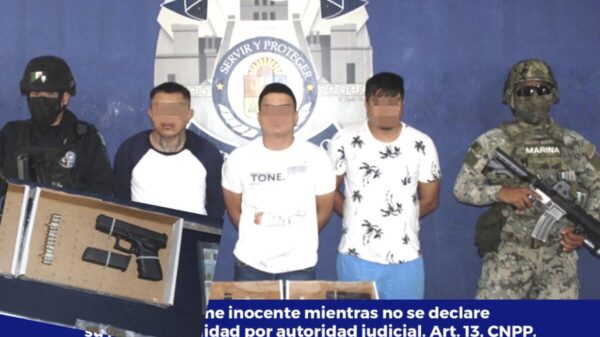 Tras persecución, detienen a presuntos narcomenudistas en Cancún