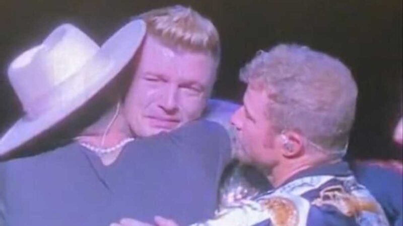 Nick Carter rompe en llanto en concierto de los Backstreet Boys por la muerte de su hermano Aaron Carter