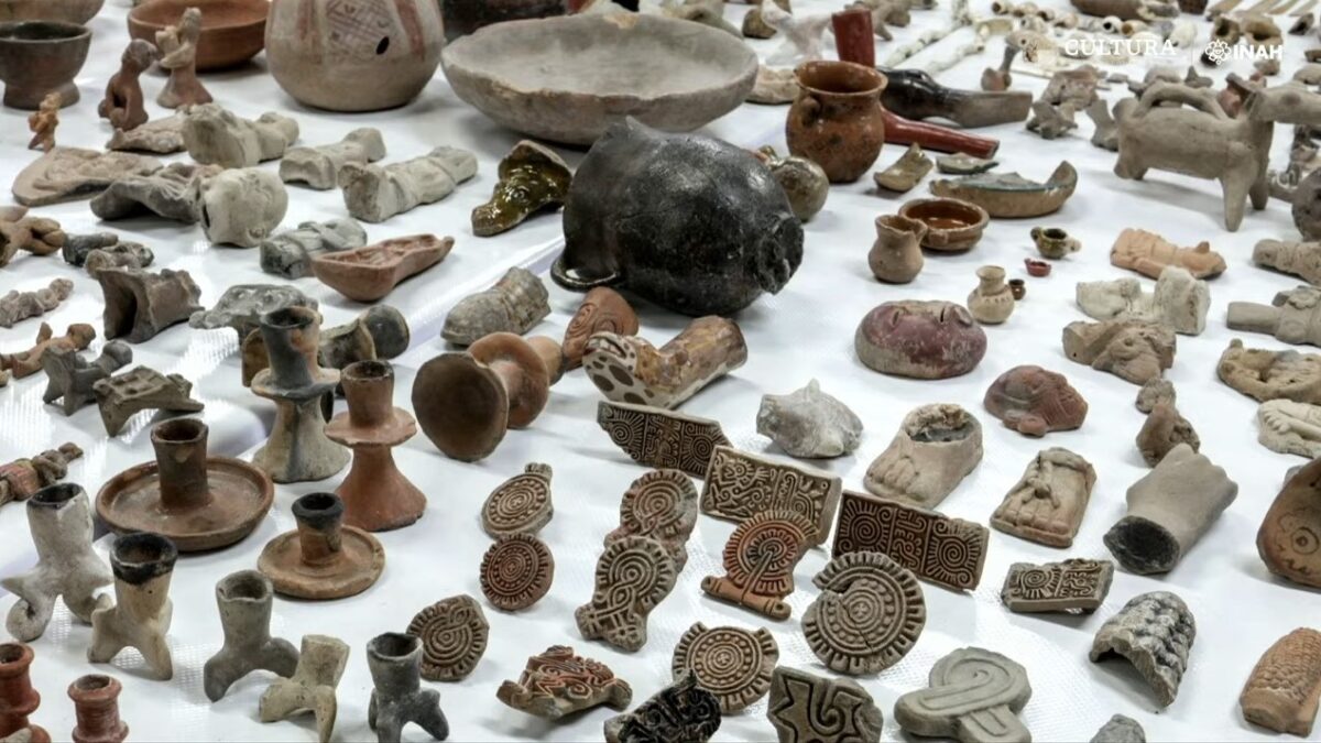 Piezas regresadas o "donadas" al Gobierno de México por una familia en Barcelona.