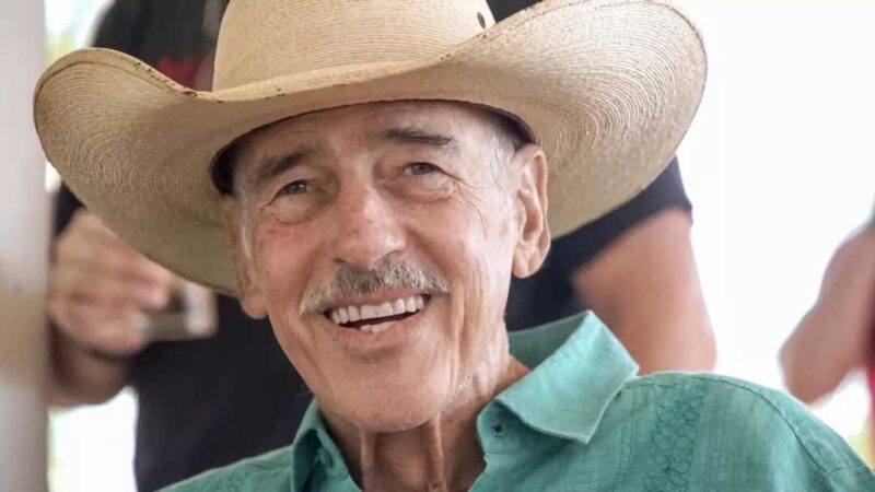 Por consumo de alcohol y pollo frito, Andrés García 'está grave'