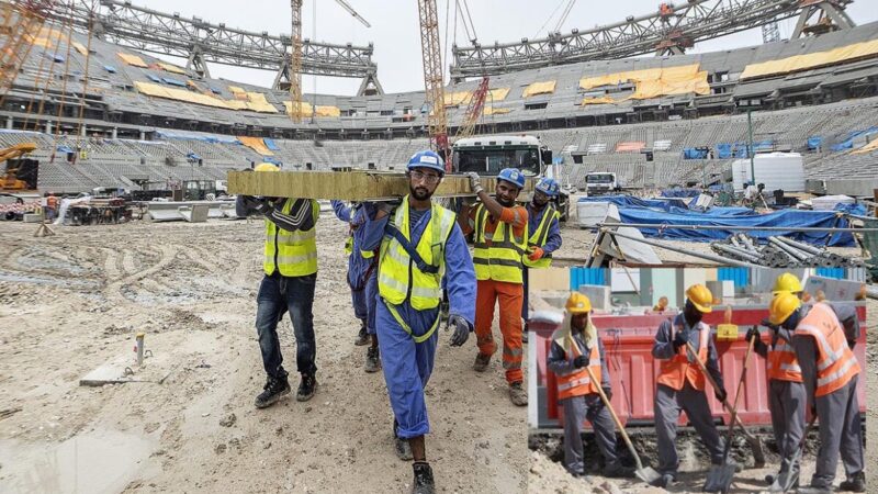 Qatar, el mundial sangriento: 500 migrantes murieron construyendo la sede