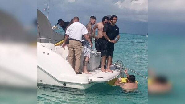 Sorprenden a Santa Fe Klan disfrutando los arrecifes de Cozumel