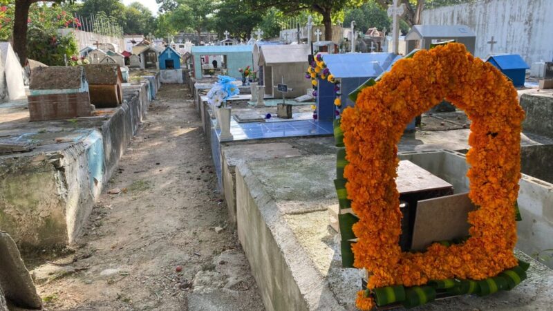 Listos los panteones de Cancún para recibir a cientos de visitantes.