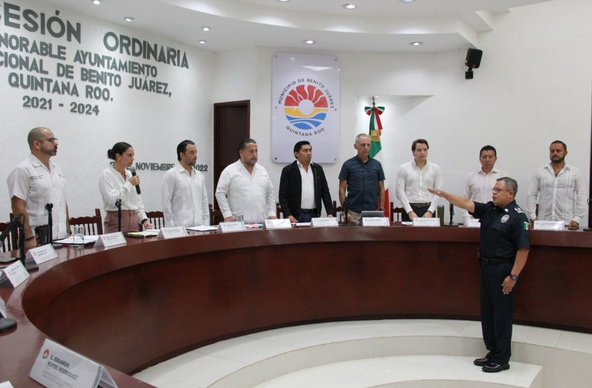 Esta mañana, José Pablo Mathey Cruz rindió protesta al cargo en la sesión ordinaria encabezada por la presidenta municipal Ana Patricia Peralta.