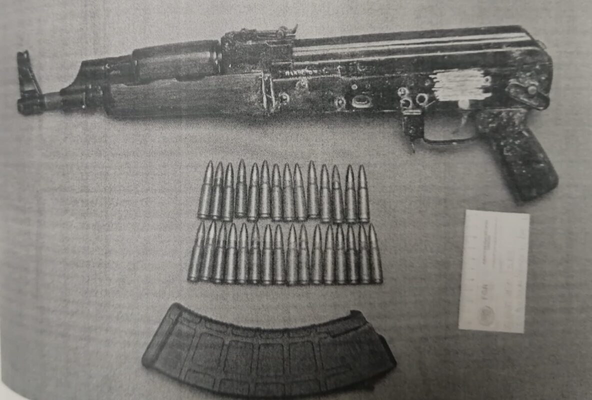 Dan 8 años de cárcel a mujer por portación de armas y droga; Guadalupe "C" fue detenida con armamento en la Región 227.