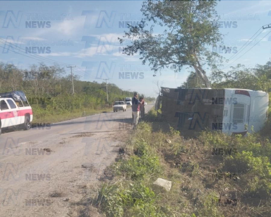 Vuelca autobús de Bestbus en carretera Leona Vicario-Cancún; el operador identificado como José Antonio “N” se dio a la fuga.