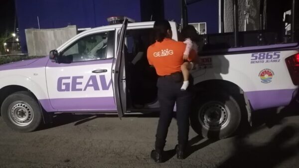 Rescatan autoridades del Geavig a niña de 2 años.