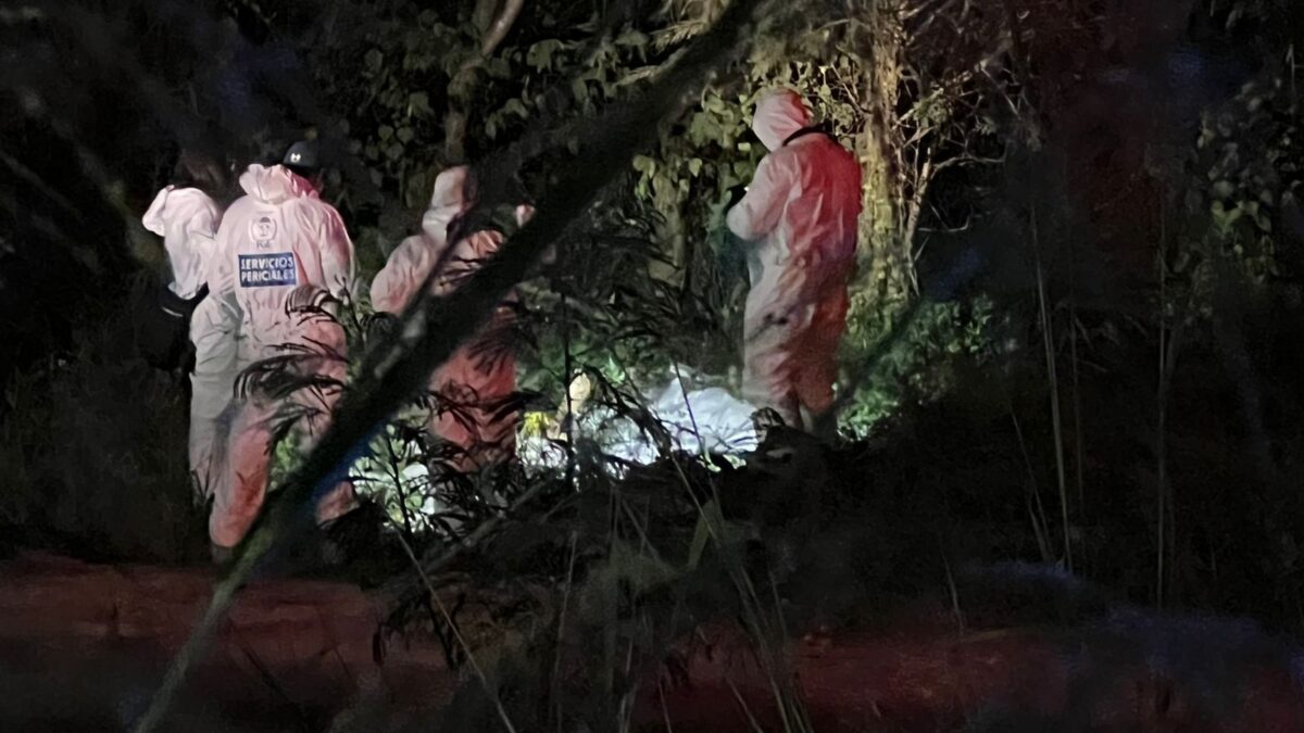 Hallan cadáver embolsado en Villas Otoch Paraíso; la víctima fue dejada en un área verde, en calle Margaritas con el Arco Vial Norte.