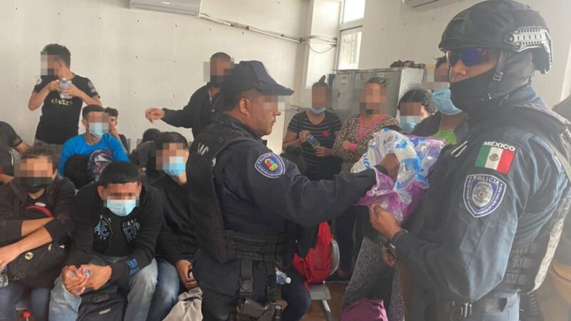 Asegura la Policía Quintana Roo a personas indocumentadas en Chetumal.