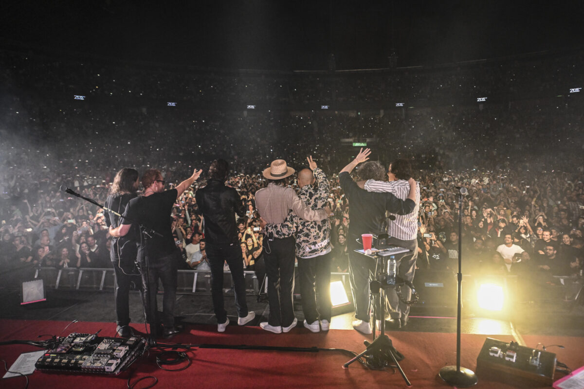 Zoé dedica concierto a sus fans Sofía y Esmeralda