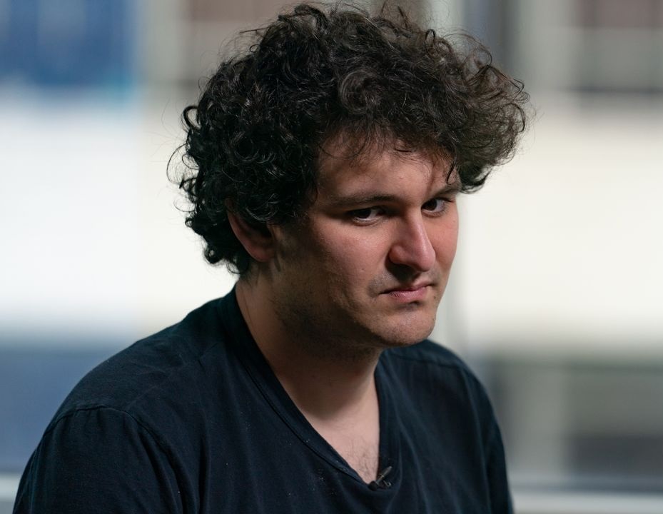 Se declara en bancarrota la plataforma de criptomonedas FTX; Sam Bankman-Fried deja el cargo de CEO.