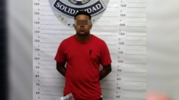 Detienen a narcomenudista armado en Playa del Carmen.