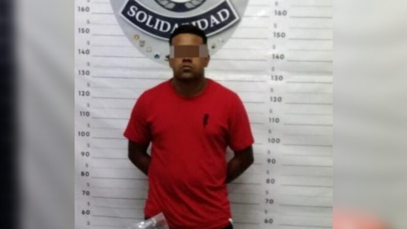 Detienen a narcomenudista armado en Playa del Carmen.