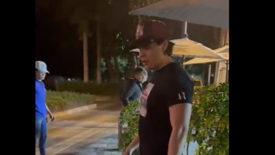 Ataque homofóbico en un restaurante de la CDMX (VIDEO); al menos 10 sujetos golpearon a una pareja por su orientación sexual.