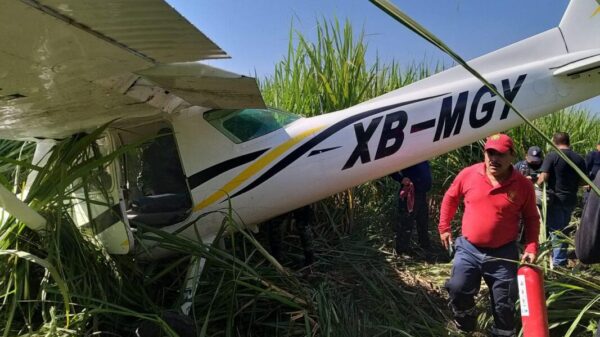 Se desploma una avioneta de prácticas en Morelos.