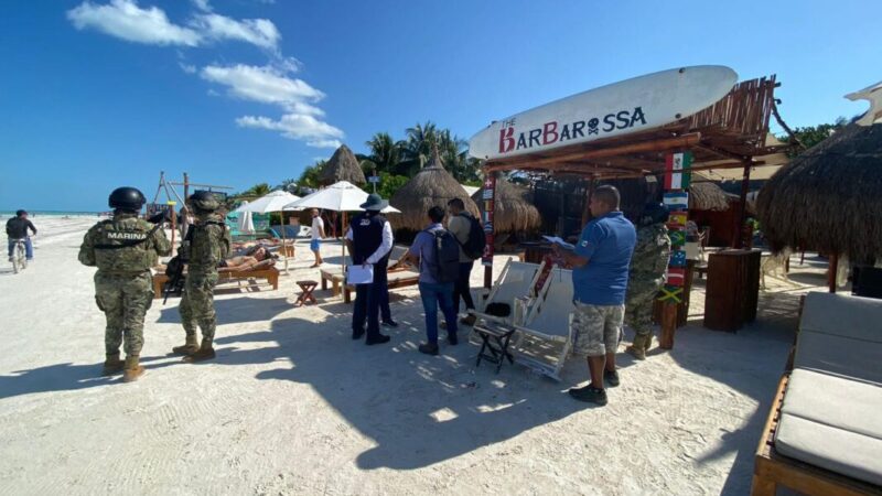 Clausuran negocios que se apropiaron de playas en Holbox.