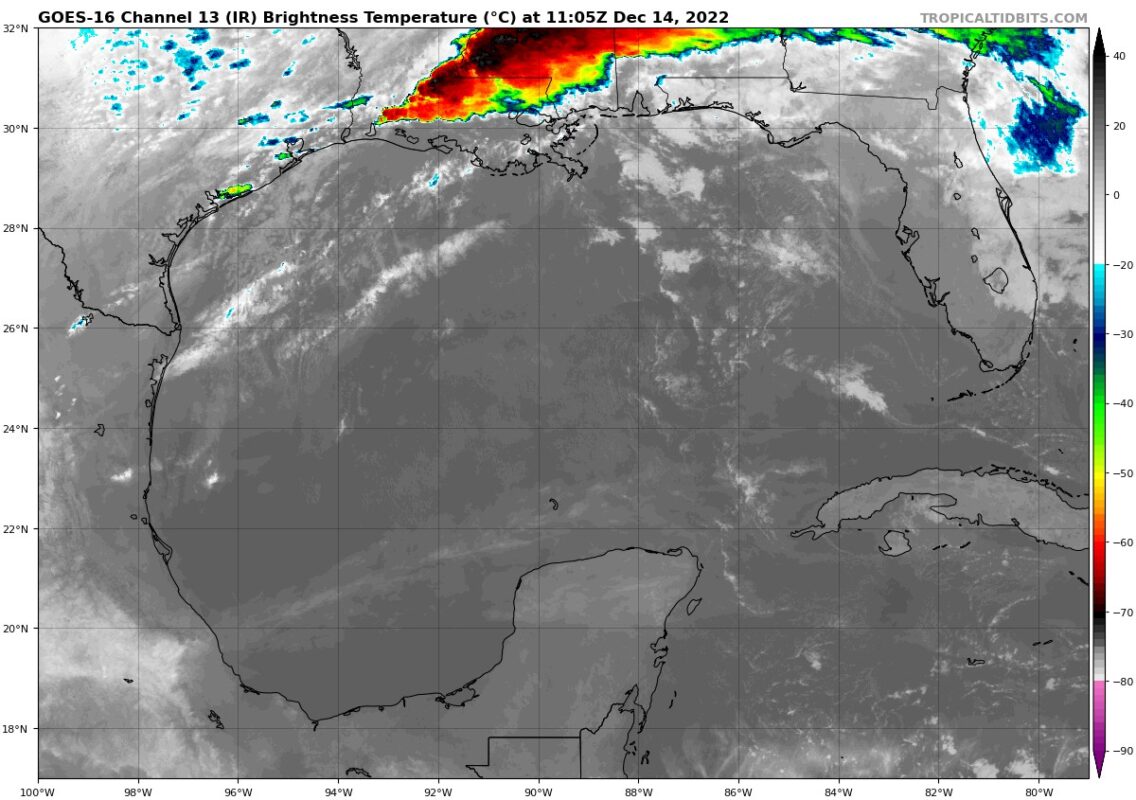 Pronóstico del clima para hoy miércoles 14 de diciembre en Quintana Roo; cielo medio nublado con chubascos y posibles descargas eléctricas.