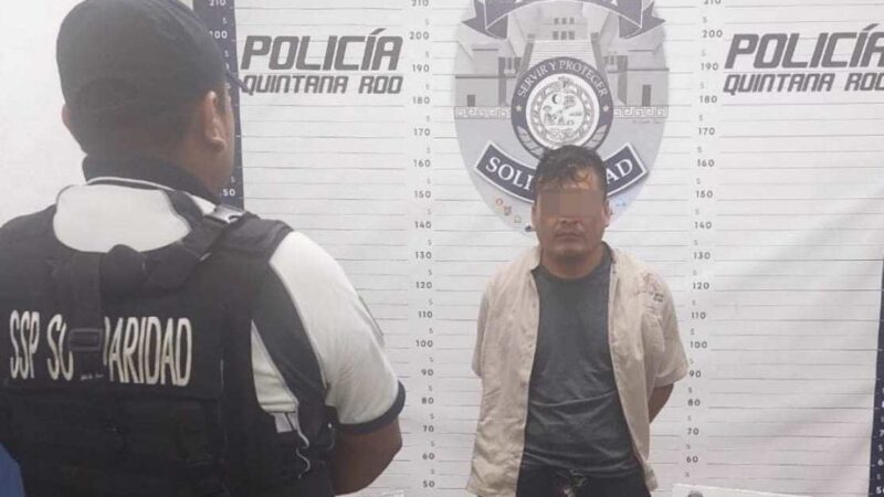 Detienen a pistolero en la Quinta Avenida de Playa del Carmen.