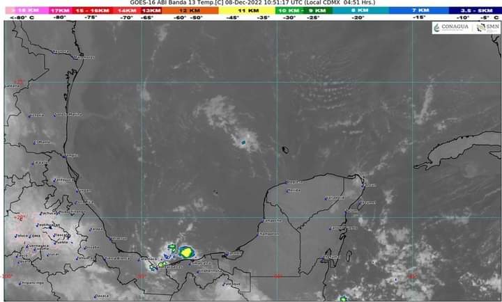 Pronóstico del clima para hoy jueves 8 de diciembre en Quintana Roo; cielo despejado por la mañana y medio nublado por la tarde, con chubascos.