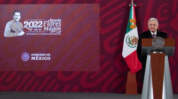 Analiza AMLO su jubilación, y el título de su último libro de política