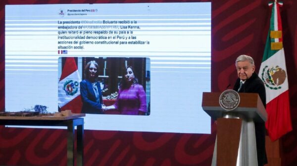 Perú está en estado de sitio: AMLO