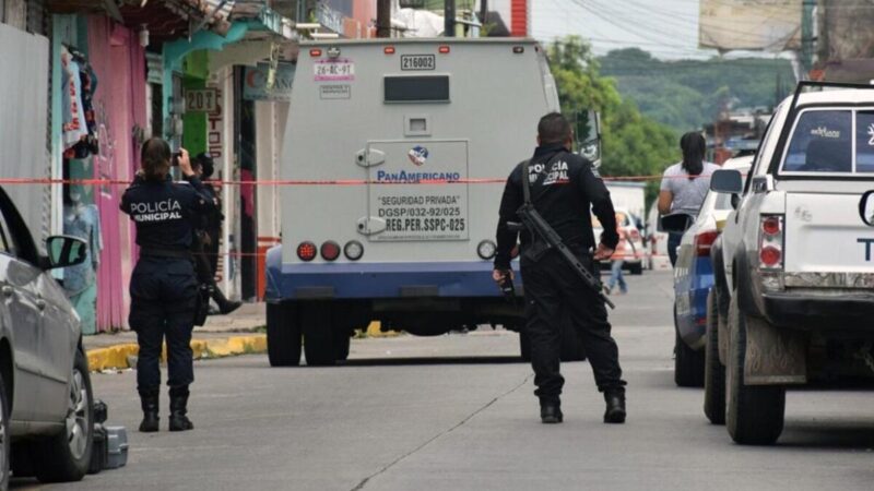 Comando realiza millonario asalto a camioneta de valores en SLP