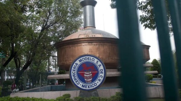 Guadalupe-Reyes empieza mal, sube precio de cerveza Modelo