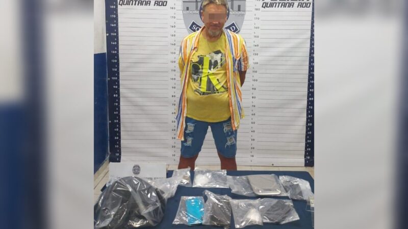 Detienen a extranjero con drogas en el fraccionamiento Los Almendros.