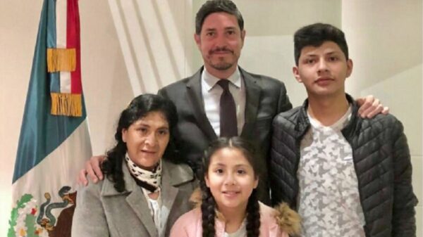 Llega familia de Pedro Castillo y embajador mexicano en Perú