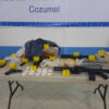 Asegura la Fiscalía armas y drogas durante un cateo en Cozumel.
