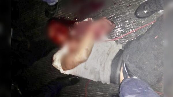 Comerciantes propinan brutal golpiza a ladrón en CDMX