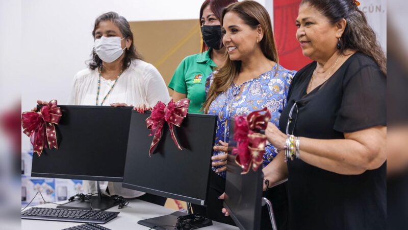 Mara Lezama entrega computadoras para escuelas de educación básica