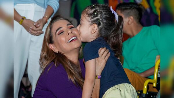 Teletón reconoce trabajo de Mara Lezama por la inclusión