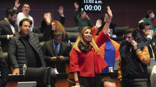 Reconoce AMLO a Marybel Villegas por la aprobación de la Reforma Electoral