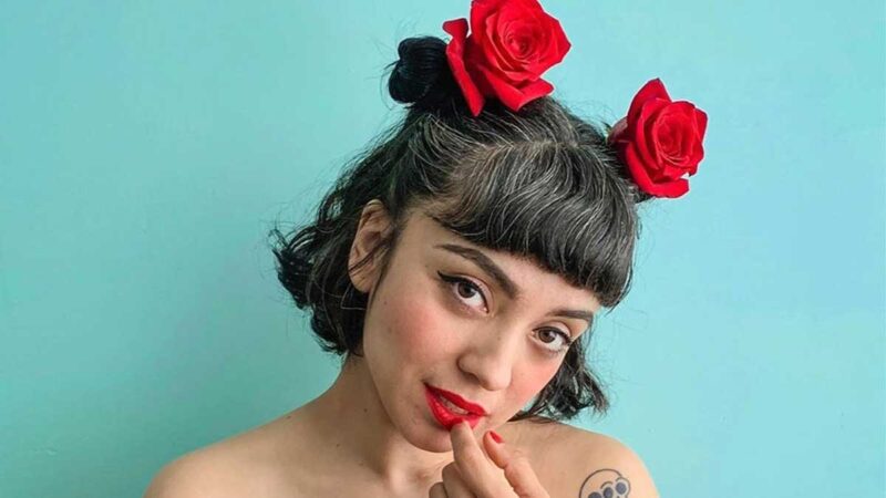 Mon Laferte canta el Himno Nacional ya como mexicana